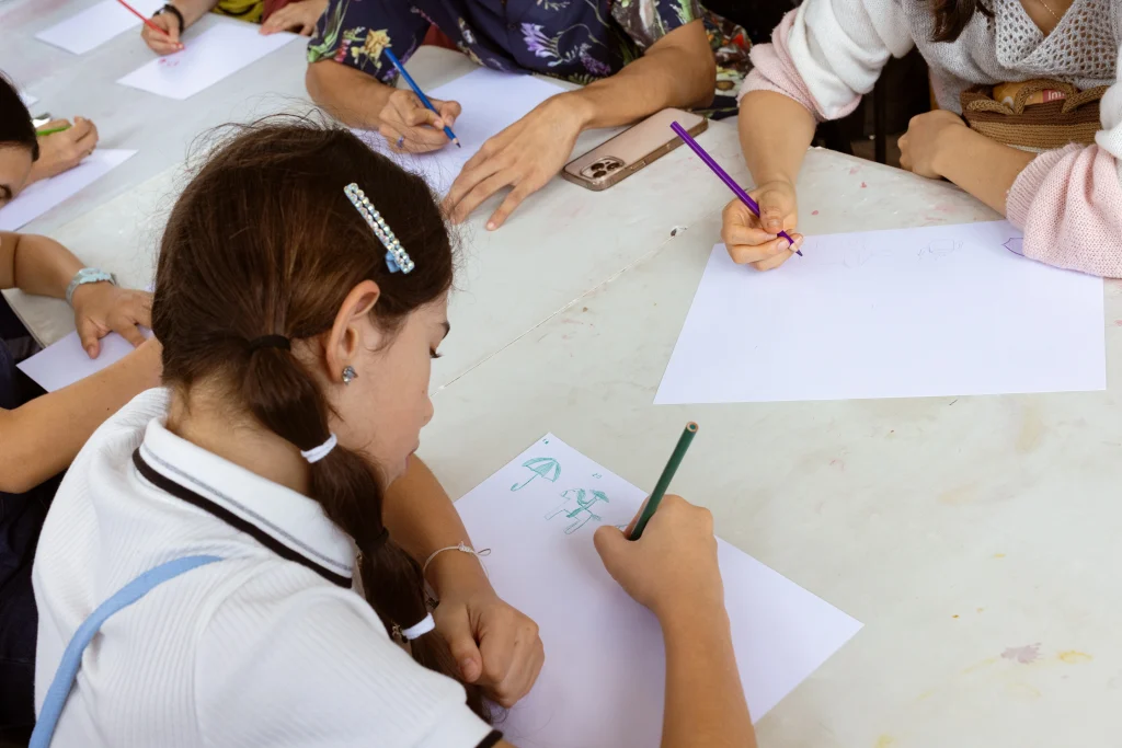 Participantes del taller con Jung Jihno en el Festival del Libro Infantil 2026 (1)