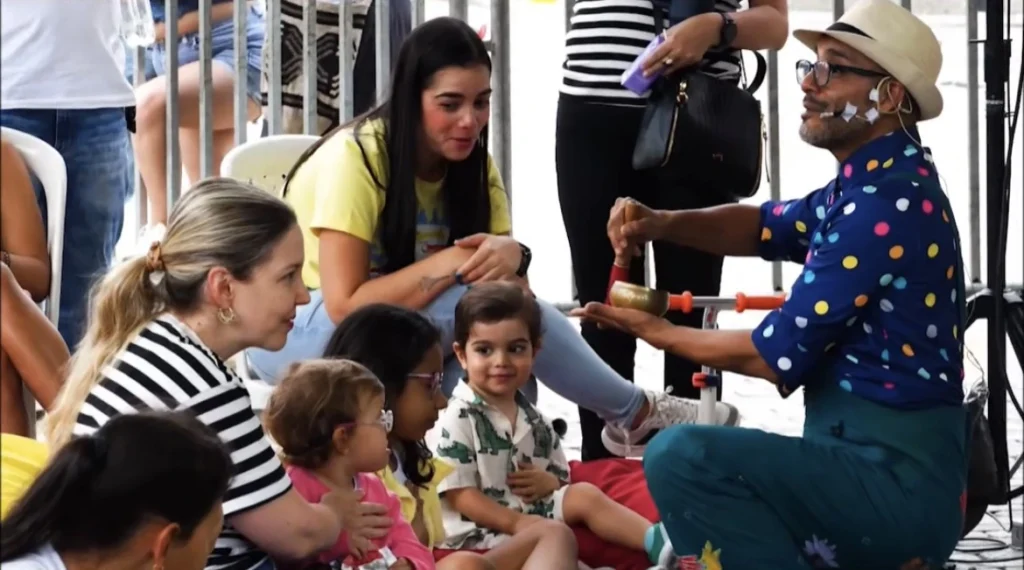 Michi Miau con niños en el Festival del Libro Infantil 2026
