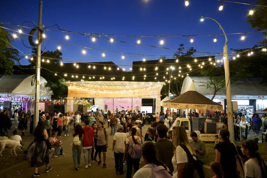 Noche en la Fiesta del Libro y la Cultura