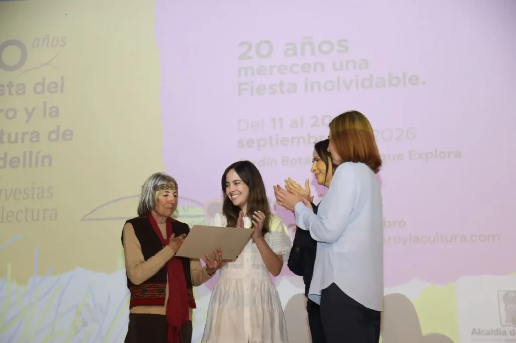 Entrega del premio León de Greiff a Albalucía Ángel, ganadora en el 2026