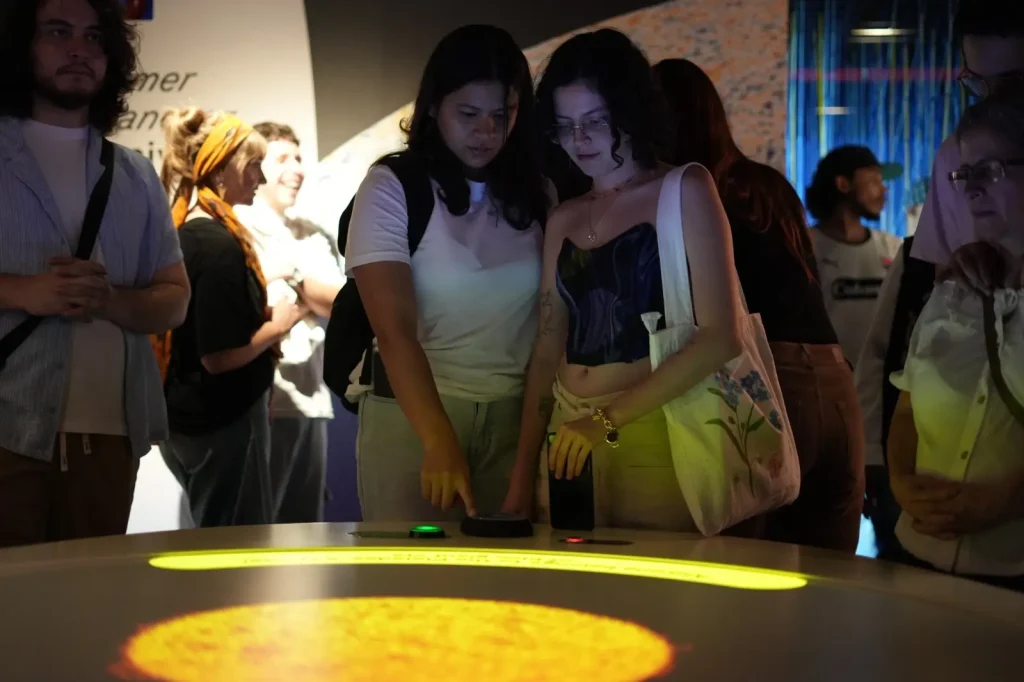 Personas en Planetario Medellín (2)